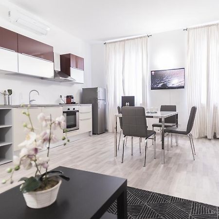 Hemeras Boutique Homes - City Center Design Flats Мілан Екстер'єр фото