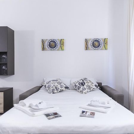 Hemeras Boutique Homes - City Center Design Flats Мілан Екстер'єр фото